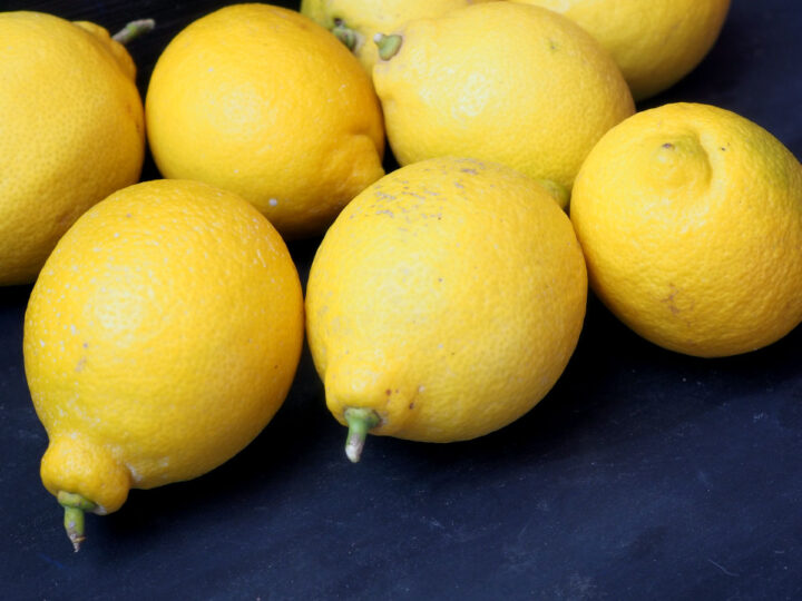 Limões na mesa