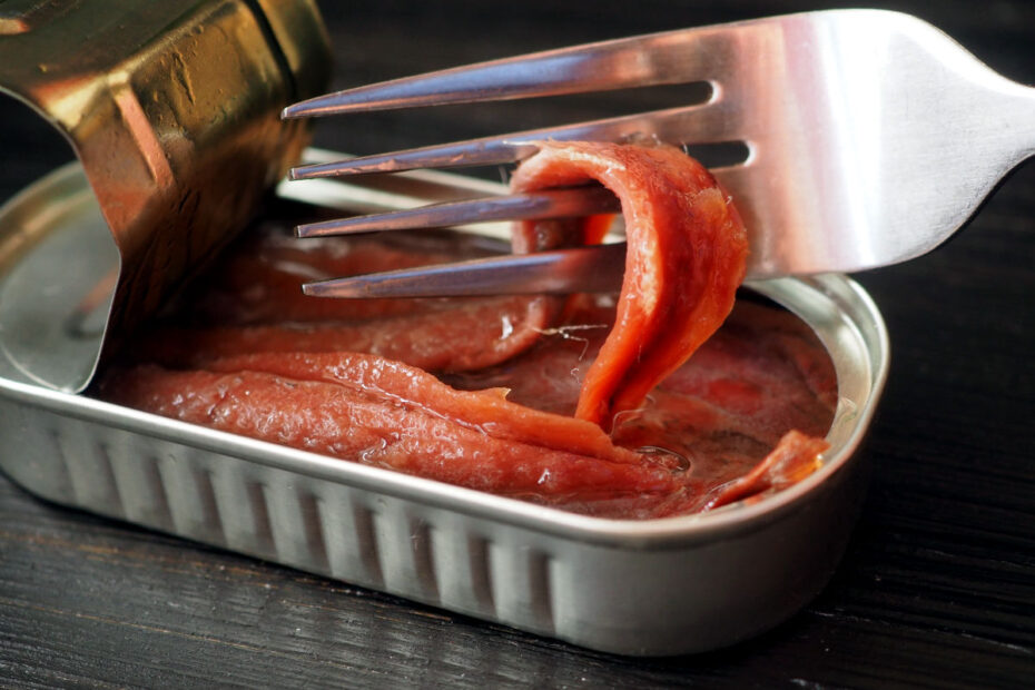 open-can-of-salted-anchovies-in-oil-054