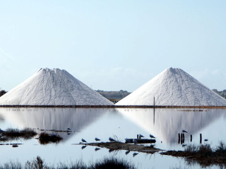Pyramids of sea salt